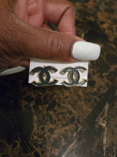Image of Smoky-(Dull black & Gold)