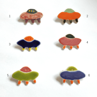 Image 1 of Broche Ovni en céramique