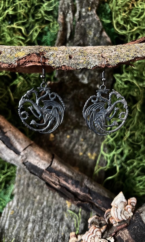 Image of OXIDIZED CIRCULAR DRAGON EARRINGS