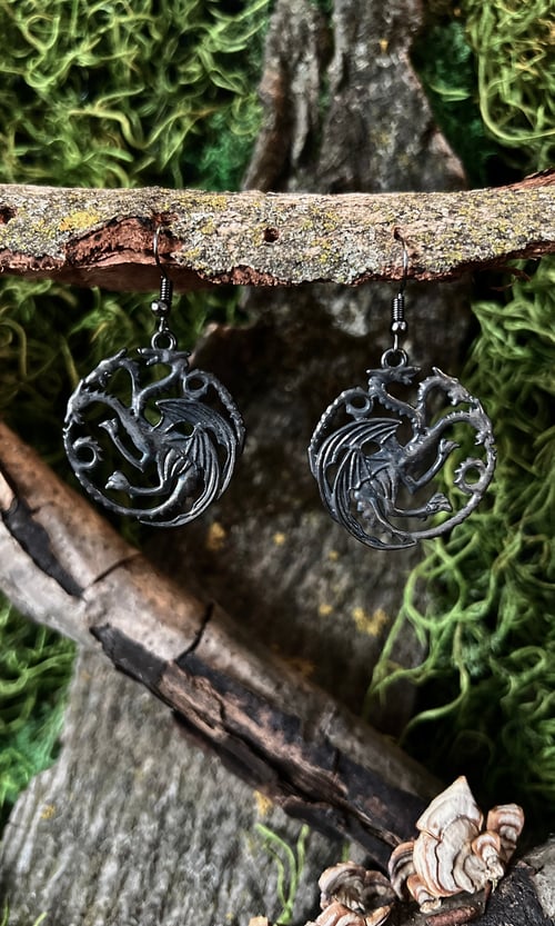 Image of OXIDIZED CIRCULAR DRAGON EARRINGS