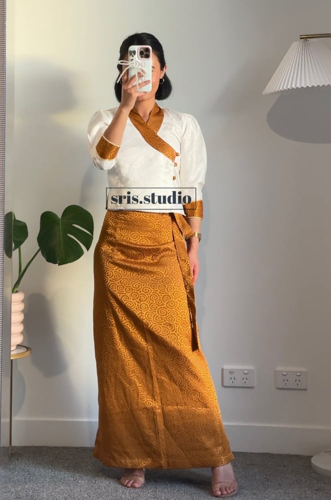 Image of YW Two Piece Bakhu set