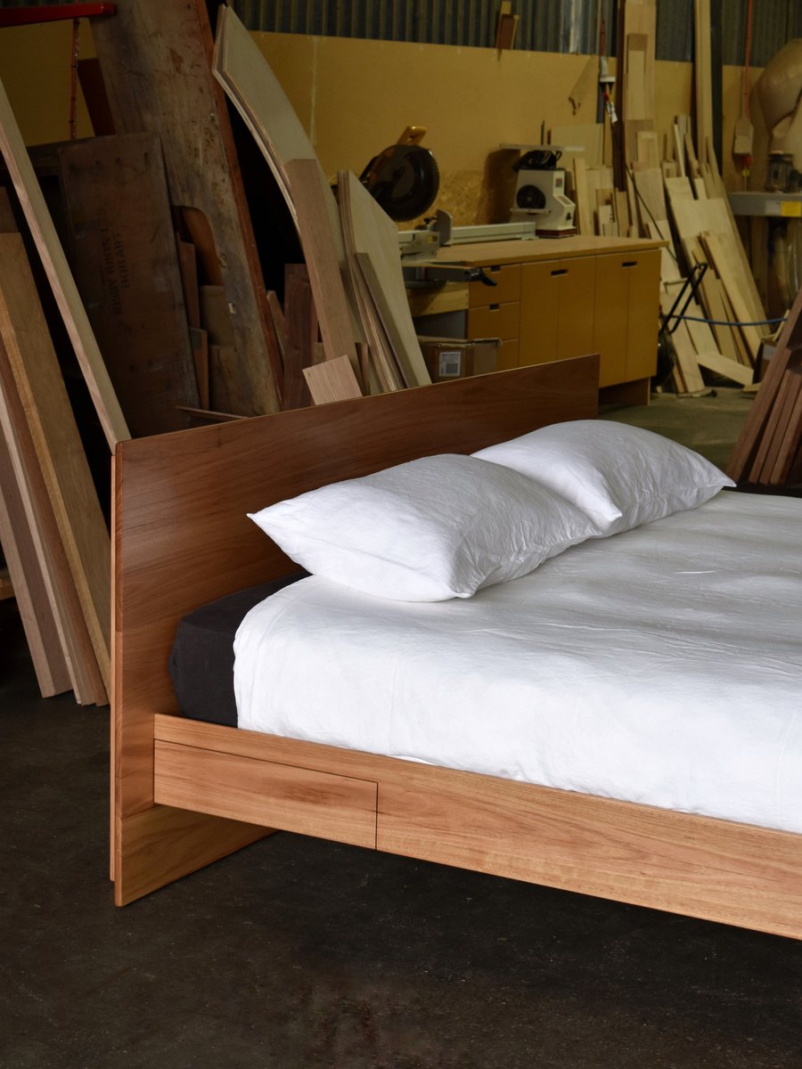 FLOATING BED WITH HEADBOARD