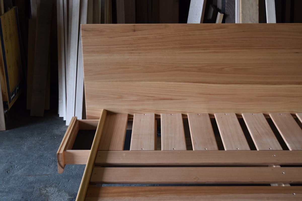 FLOATING BED WITH HEADBOARD
