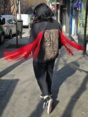 Chaqueta leopardo y flecos