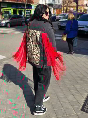 Chaqueta leopardo y flecos