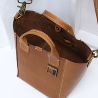 Image 5 of Two-way Cube Tote vintage warm ochre