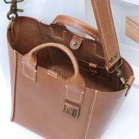 Image 5 of Two-way Cube Tote vintage toasted caramel