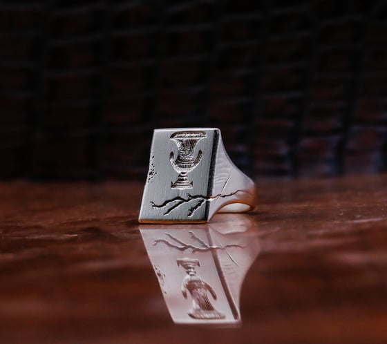 Image of Urn Signet 