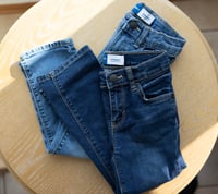 4t Old Navy Boy's Straight Leg Jeans 2 pairs.