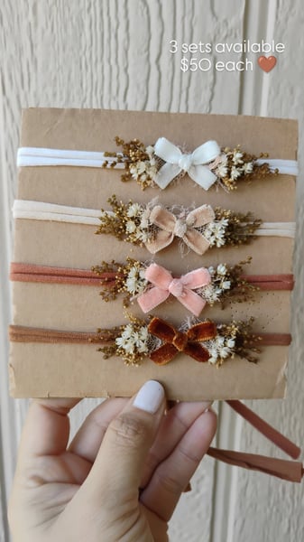 Image of Set of velvet bows with greenery 