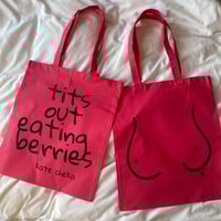 tits out tote