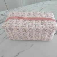 Image 4 of Quilted cosmetic pouch