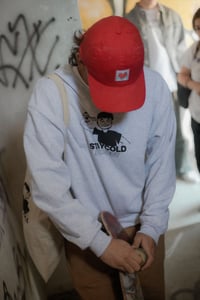 Image 3 of Crewneck “Intrusive” gray