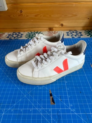 Veja vegan trainers - white red and navy size 5 