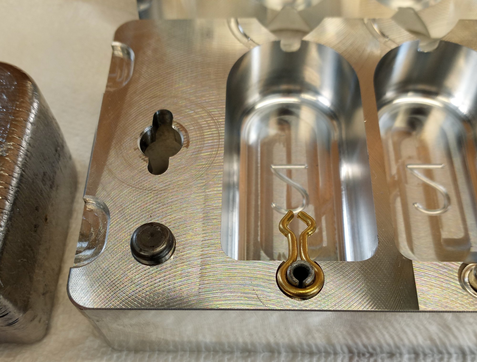 10 Cavity 2 LB Cod Sinker Production Mold | Lake Side Molds ...