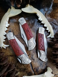 Image 4 of Runes Vintage Rosewood Compact Pocket Knife