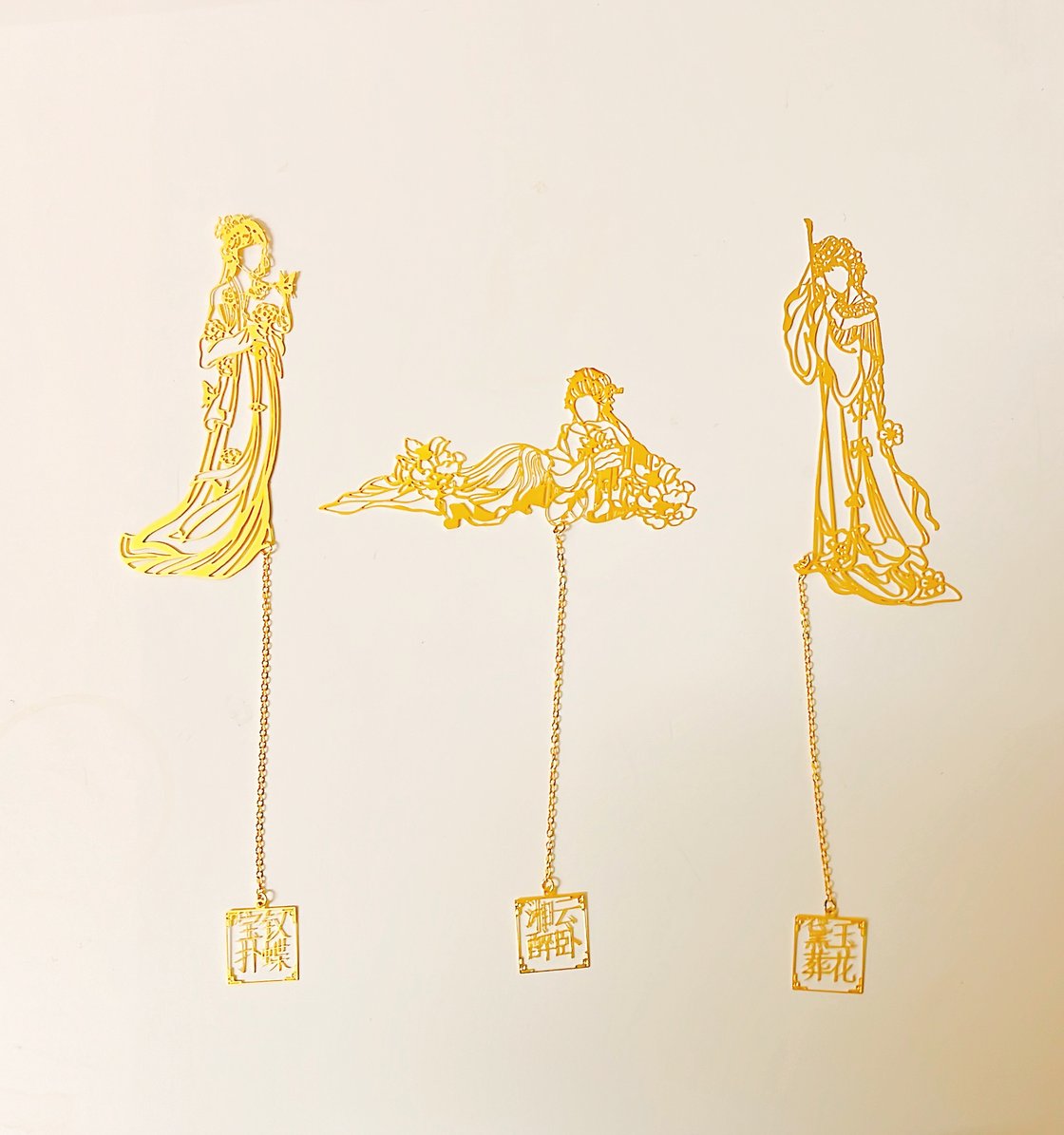 Image of Chinese Classical Female Figures Hollow Metal Bookmark 🌸💫
