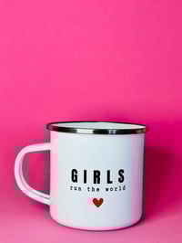 Image 2 of Mug "Girls run the world" - Bichettes.re x Ti Zarlor