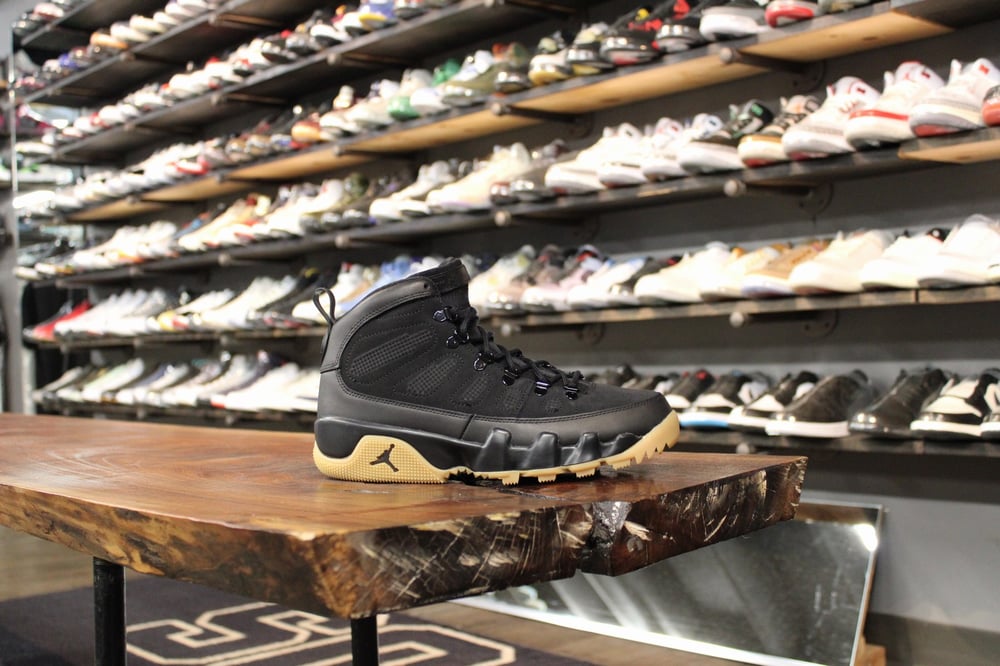 AIR JORDAN IX BOOT (9) "BLK/GUM"