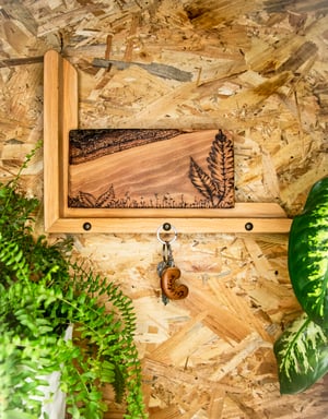 Image of CUELGA LLAVES PIROGRABADO