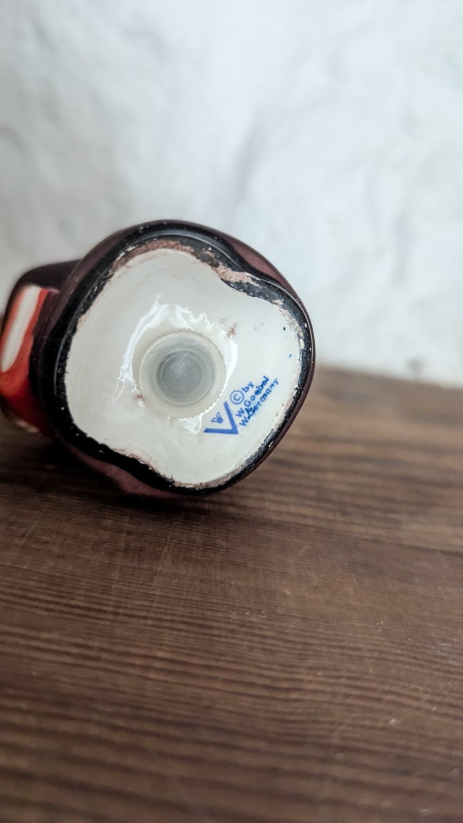 Les petits moines . Salière et poivrière. 