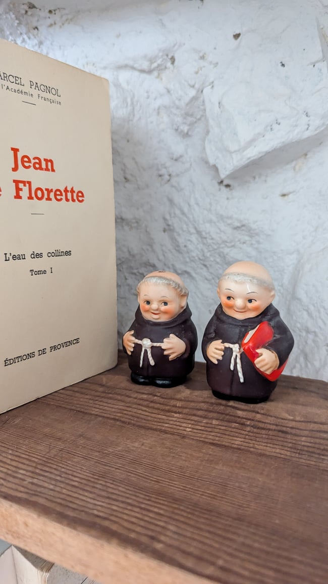 Les petits moines . Salière et poivrière. 