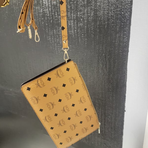 Image of Multiuse Clutch
