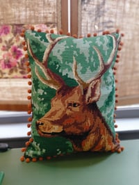 Coussin en canevas vintage cerf