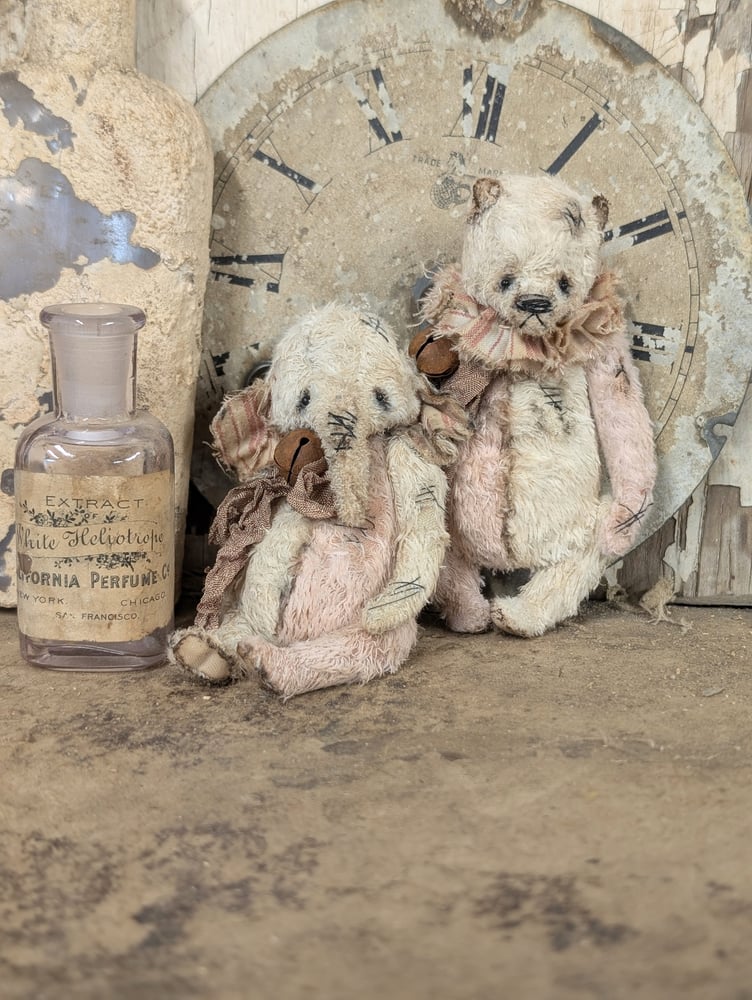 Image of 4" - Vintage Shabby Old Worn Pink&Cream Ellyfont by whendi's bears.
