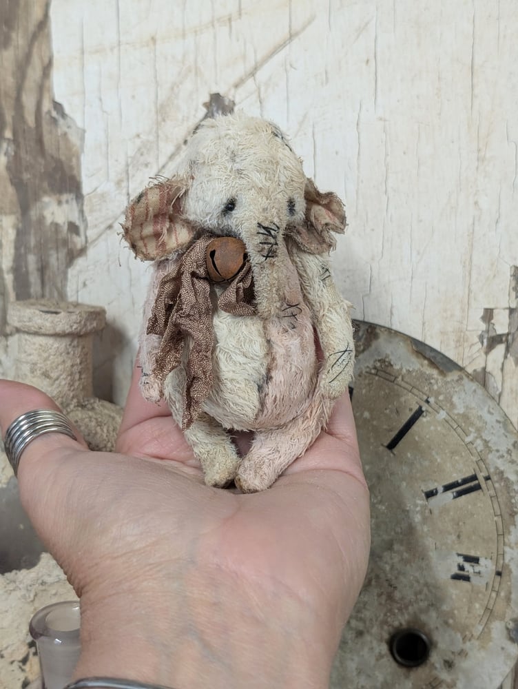 Image of 4" - Vintage Shabby Old Worn Pink&Cream Ellyfont by whendi's bears.