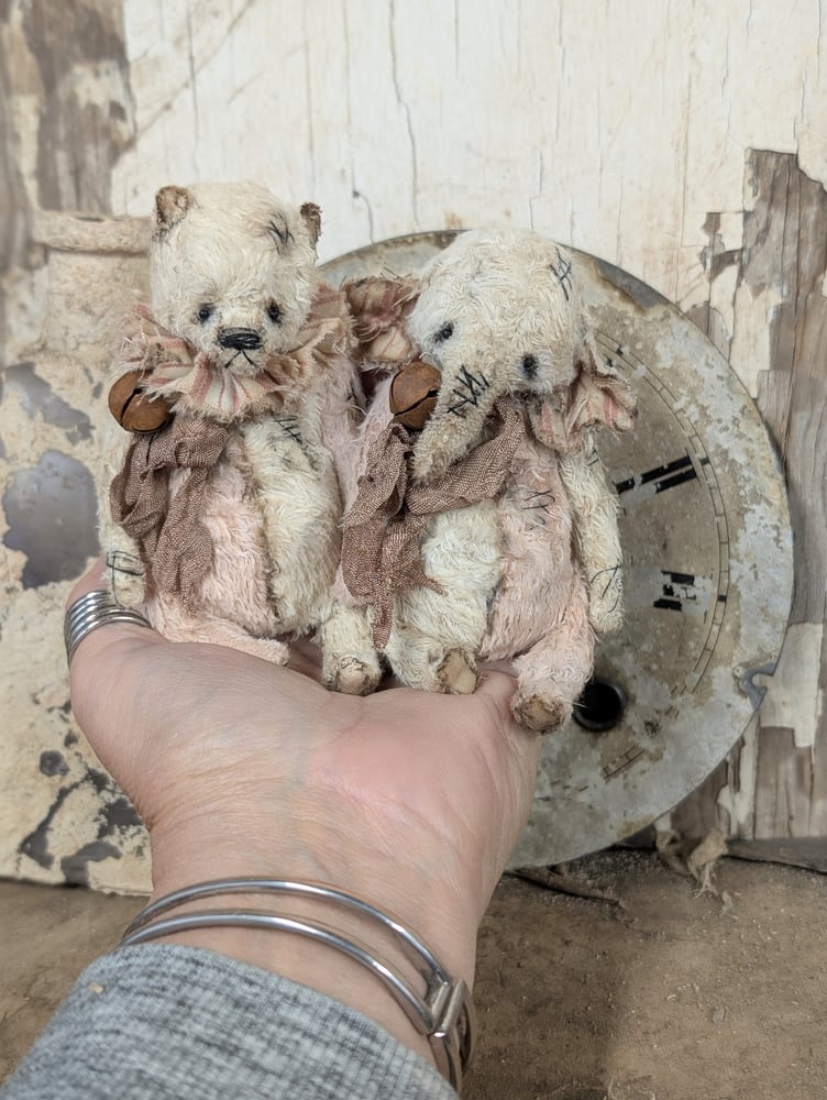 Image of 4" - Vintage Shabby Old Worn Pink&Cream Ellyfont by whendi's bears.