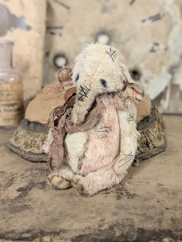 Image of 4" - Vintage Shabby Old Worn Pink&Cream Ellyfont by whendi's bears.