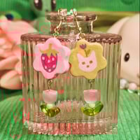 Image 1 of boucles d’oreilles - fraise & chat tulipe 