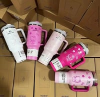 Image 8 of Hello Kitty X Stanley™️ “White Bow” | 40 Oz. Flowstate Quencher