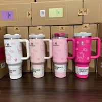 Image 7 of Hello Kitty X Stanley™️ “Fuchsia Bow” | 40 Oz. FlowState Quencher