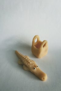 Image 3 of clay baggu