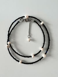 Image 1 of Collier "Nocturne" de perle et billes de verre