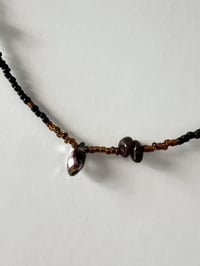 Image 3 of Collier "Vitale" Cristaux, billes de verre et grenat