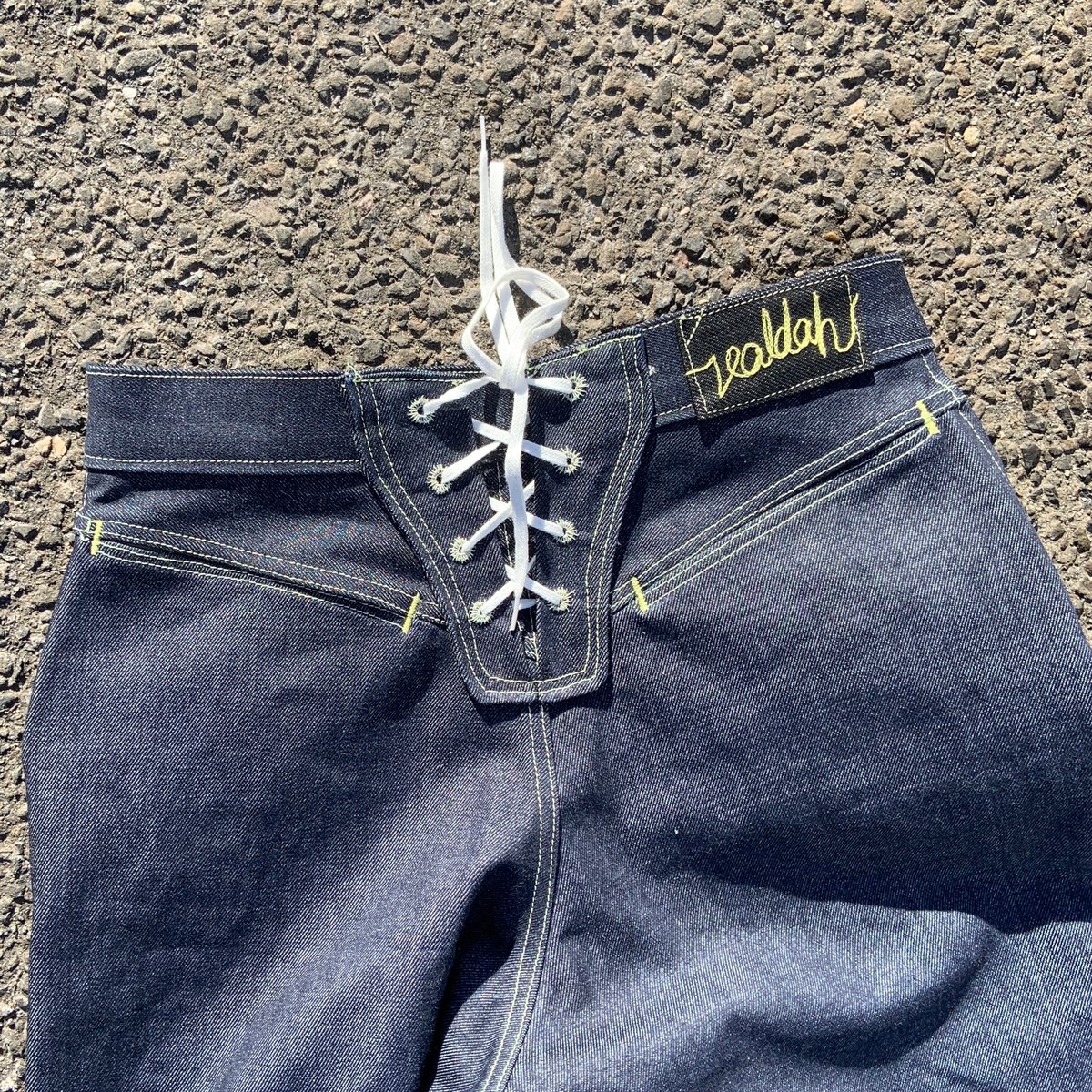 【新品】LACE DOCKING FADE DENIM PANTS Superdown Jayda Lace Up Jean | superdown