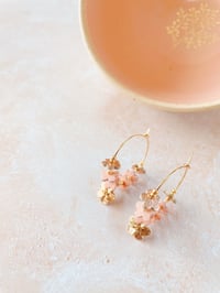 Image 2 of Les couronnes de fleurs de saison - boucles d'oreilles en cuir