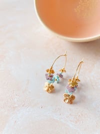Image 3 of Les couronnes de fleurs de saison - boucles d'oreilles en cuir