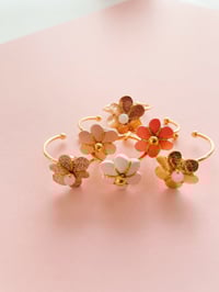Image 1 of La fleur de bohème, bague en cuir