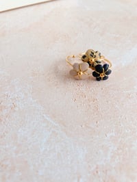 Image 3 of La fleur de bohème, bague en cuir