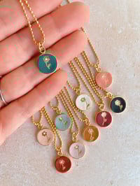 Image 5 of Collier " Le délicat " - pendentif fleuri