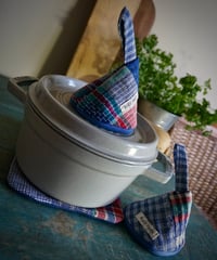 Image 2 of Pair of Patchwork Cone-shaped Pot Holders Handmade Kitchen Accessories