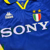 Image 3 of Juventus Away Shirt 1995 - 1996 (XL) Zidane 21