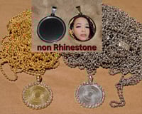 Pendant necklaces 