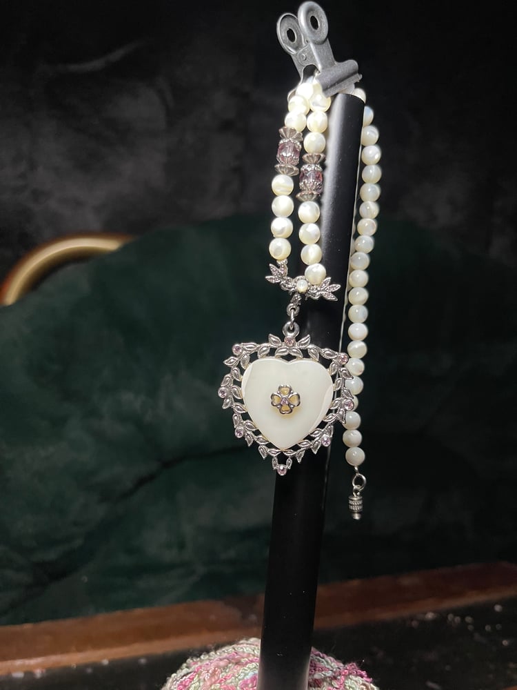 Image of Vintage 1928 Faux Pearl Heart Pendant Necklace