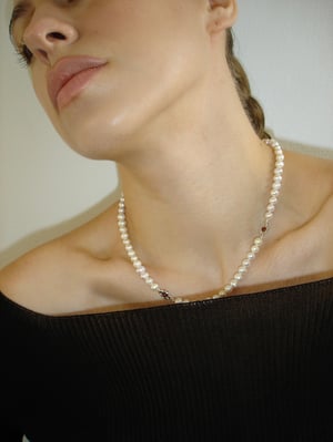 Image of LOWOOL - Double Cross Pearl Necklace