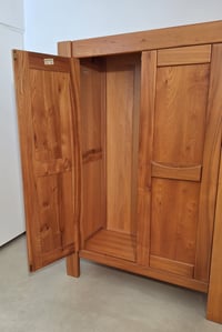 Image 2 of Armoire en orme dans le gout de Regain